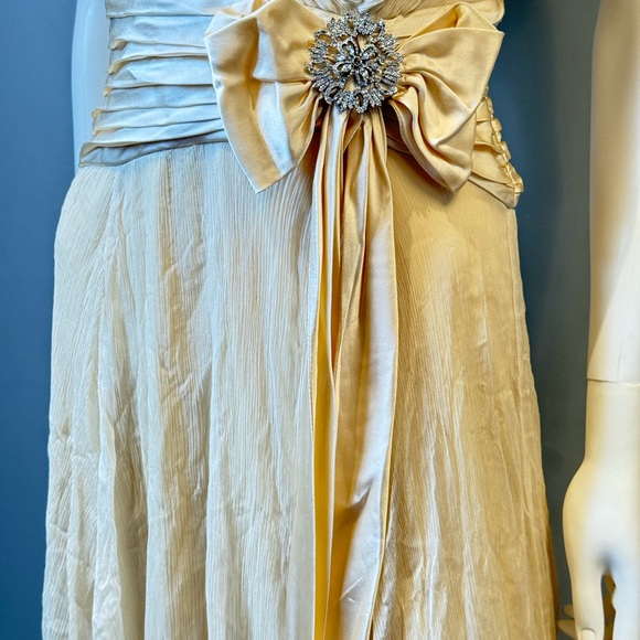 Tadashi vintage silk evening gown. Size 6. - Picture 4 of 8